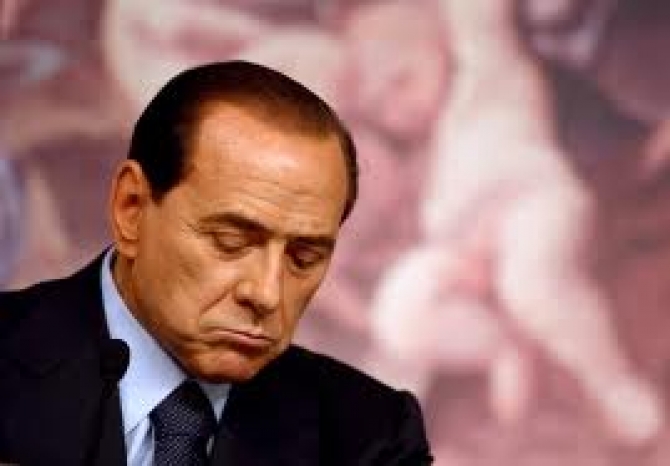 Berlusconi a căzut la duş