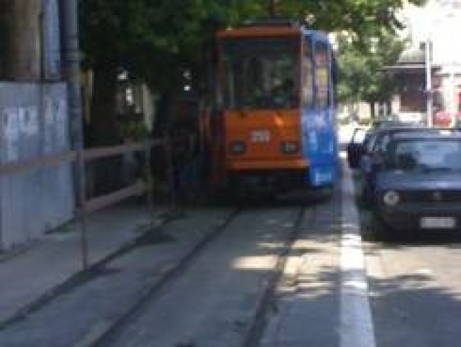 un roman a fost injunghiat intr-un tramvai din belgrad