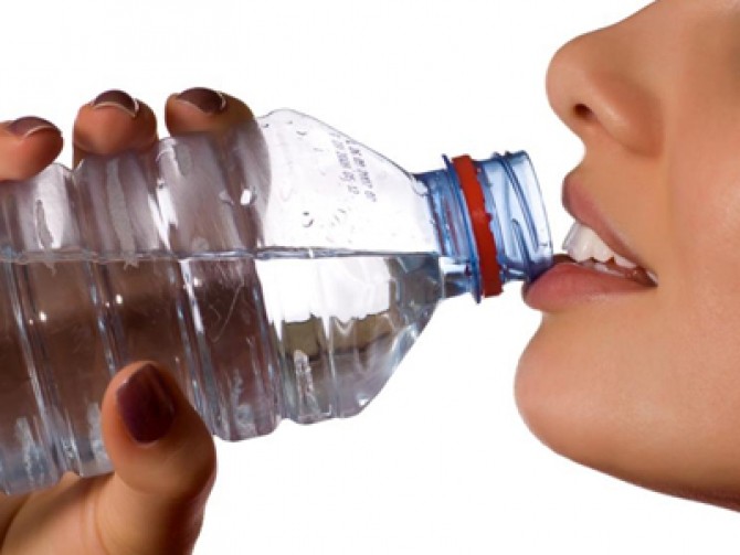 consumul de apa te ajuta sa slabesti