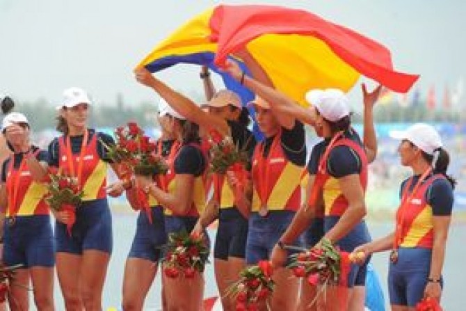 Echipajul feminin de 8+1 al Romaniei canotaj