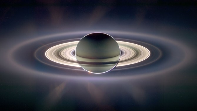 Specimen race Chaise longue Descoperire inedită făcută în apropierea planetei Saturn | DCNews