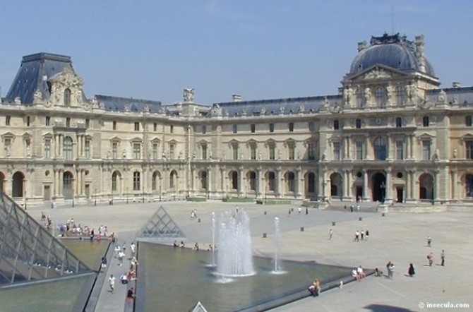 Muzeul_Luvru_Paris