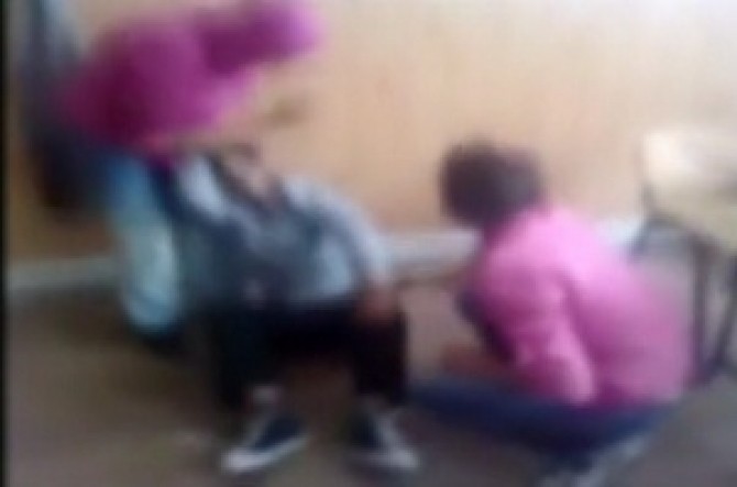 Comorama caligrafie Citi cu atenţie  Bătaie între fete într-o şcoală din Râmnicu Vâlcea | DCNews
