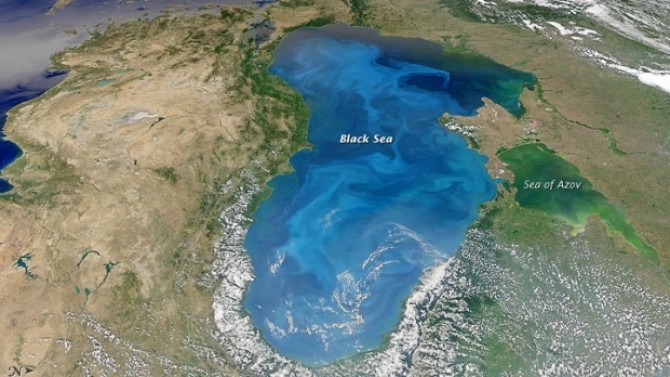 Marea Neagra este albastra