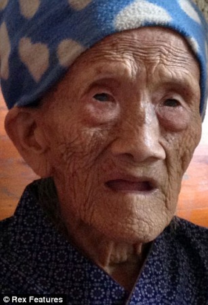 Люди жившие 300 лет. Ли Цинъюнь (1677—1933). Ли Цинъюнь. Долгожительница Китая 127 лет. Самый старый человек в мире.