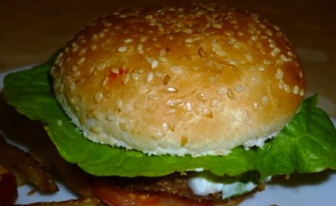 salata_hamburger