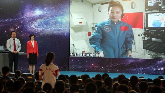 astronauta-china-lectie-fizica-dcnews
