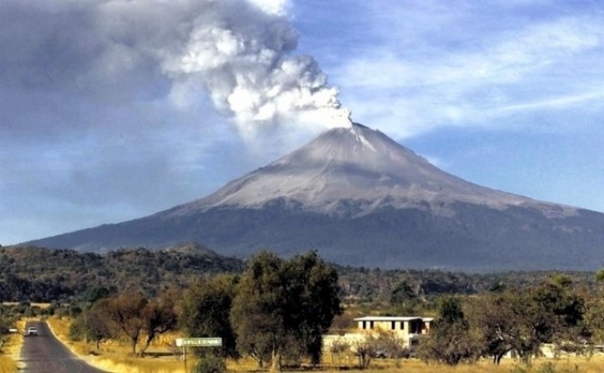 Zboruri anulate în Mexico din cauza cenuşii vulcanice