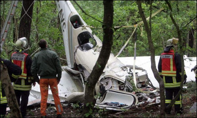 Plane-crash-Germany_4-26-2013_98495_l