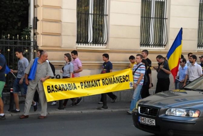 2012_06_28_mitingprotestpro-basarabia2_rsz_crp
