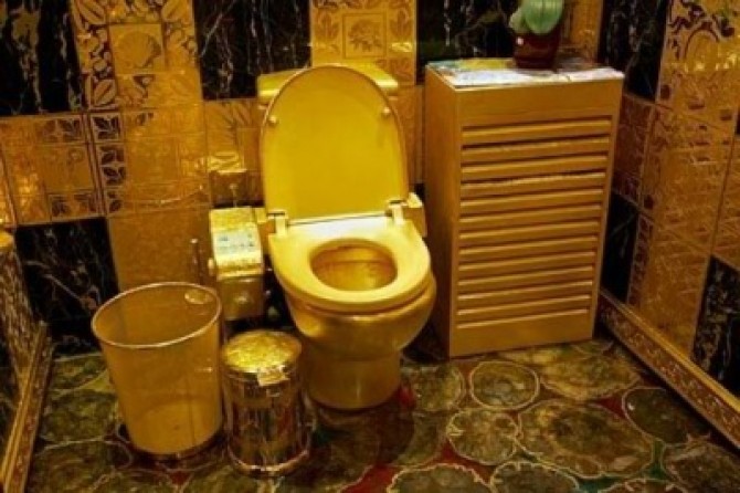 Toaletă de aur