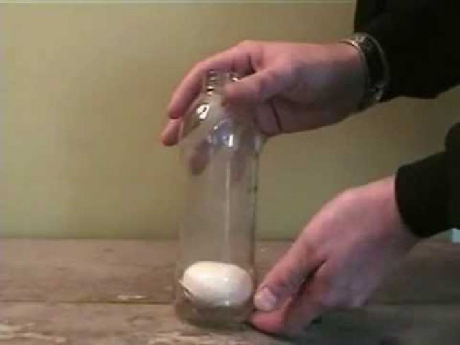 security pretend Just do Cum poți să bagi un ou într-o sticlă-VIDEO | DCNews