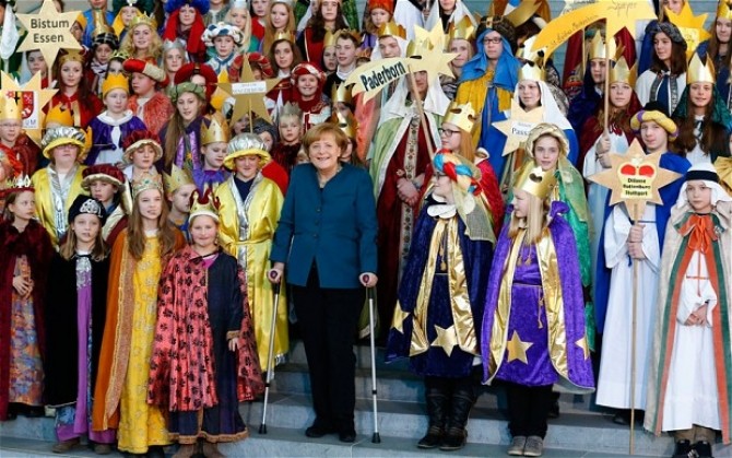Merkel cârje 1