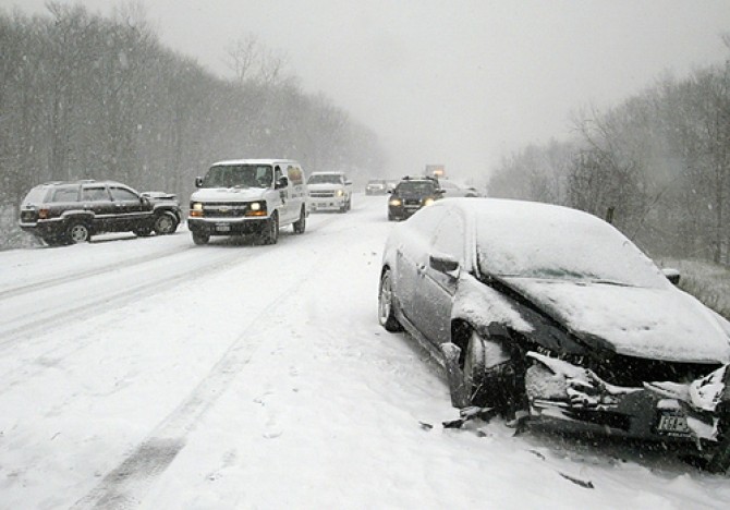 A single lane of traffic drives between two cars involved in an accident on the westbound lanes of Interstate 84 near mile marker 31 on Wednesday, Dec. 31, 2008.