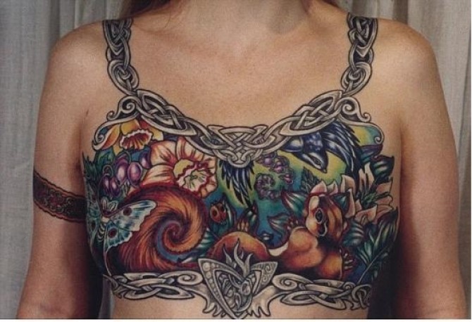 femeie-tatuaj