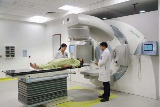 tratament cancer prostata radioterapie)