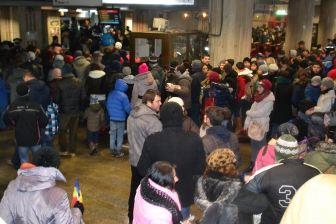 Stația de metrou Izvor, după încheierea paradei de 1 Decembrie