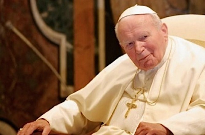 Inward maniac famine Relicva Papei Ioan Paul al II-lea la București. Procesiune de amploare |  DCNews