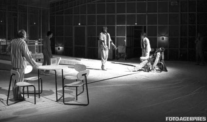 Piesa de teatru ''Zbor deasupra unui cuib de cuci'', de Dale Wasserman, in regia lui Horea Popescu, jucata la Teatrul National 'I.L. Caragiale'.