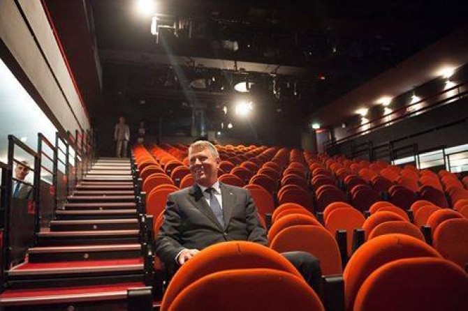 Klaus Iohannis la teatru