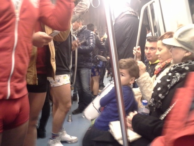 Imaginea realizată la No Pants Subway Ride București 2015