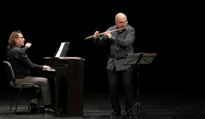 Flautistul Ion Bogdan Ştefănescu Foto Virgil Oprina