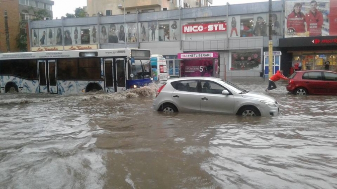 Inundații La Constanța și Tulcea Străzi Inundate Oraș Blocat