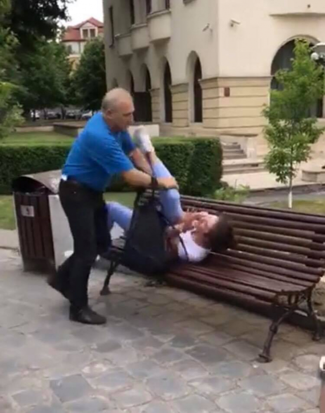 Fata unui fost senator, bătută într-un parc din centrul Brașovului