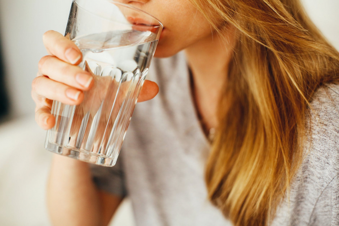 Cum te ajuta apa in cura de slabire