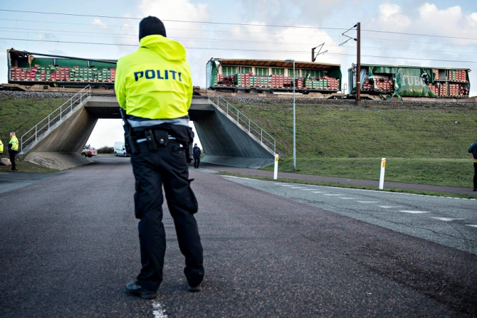 Accident feroviar pe un pod, în Danemarca. Numărul victimelor, în creștere