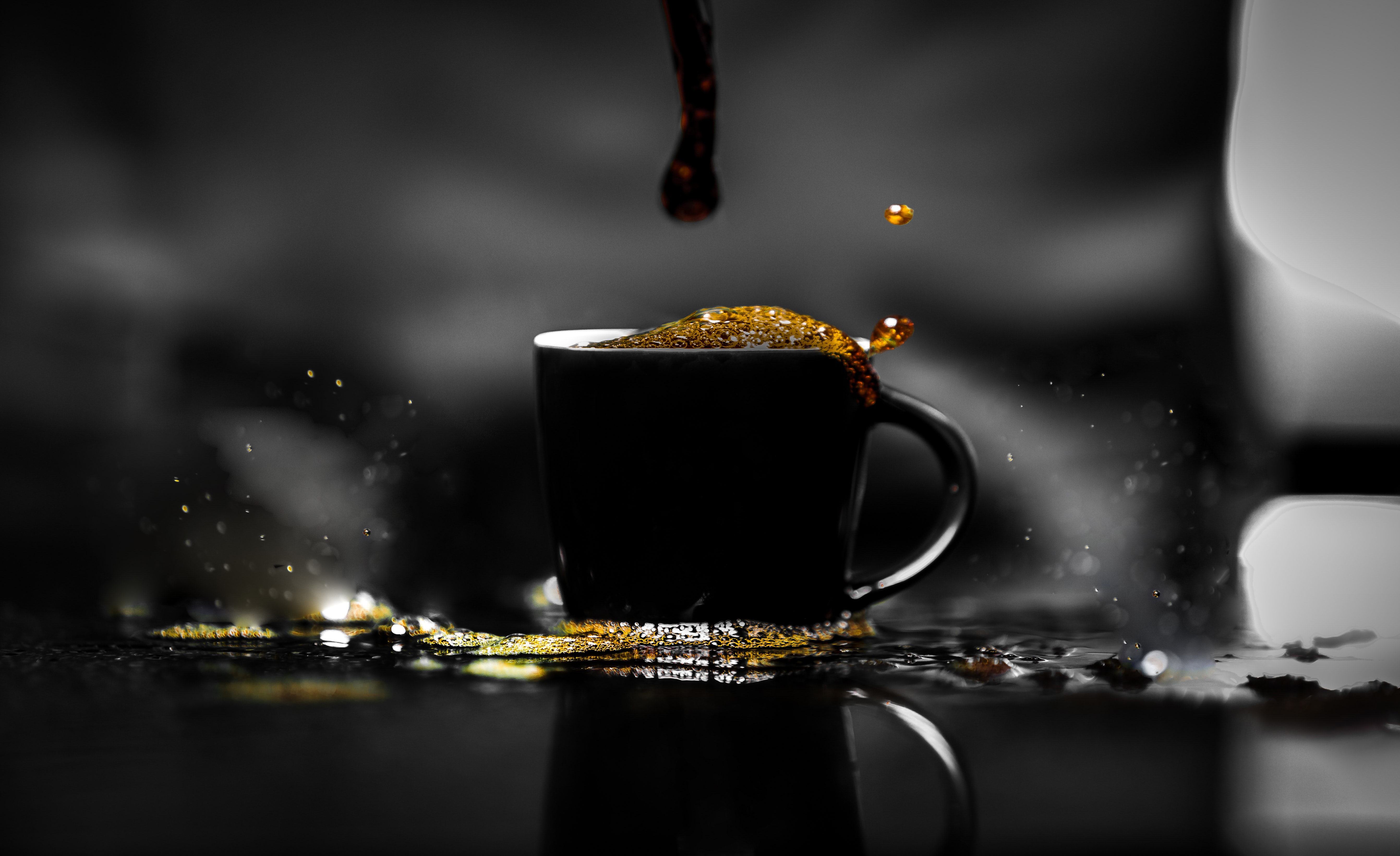 Cafea pentru slăbit Stimulează arderea grăsimilor fără zahăr, îndulcitor, lapte și prăjitură