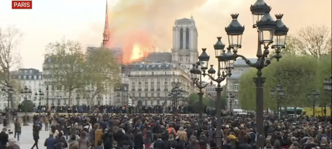 Notre Dame incendiu   
