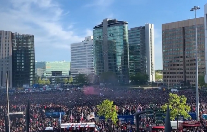 VIDEO Amsterdam: O mare de oameni susțin Ajax în meciul cu Tottenham