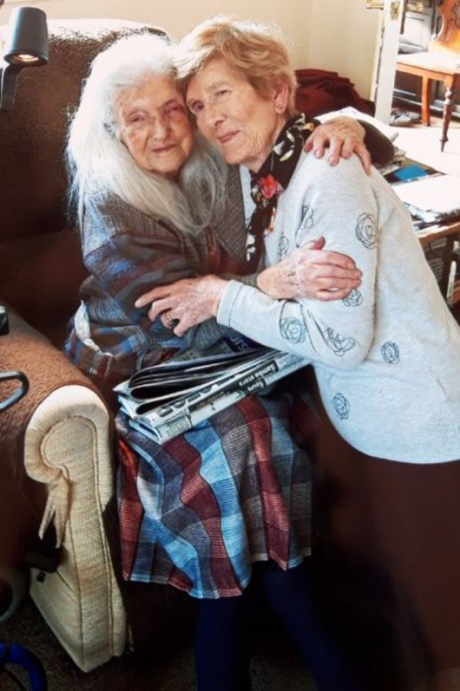 Eileen Macken și mama sa Elizabeth
