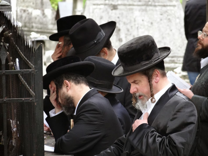 Pentru protecția evreilor ortodocsi din Budapesta au fost înființate echipe de protecție