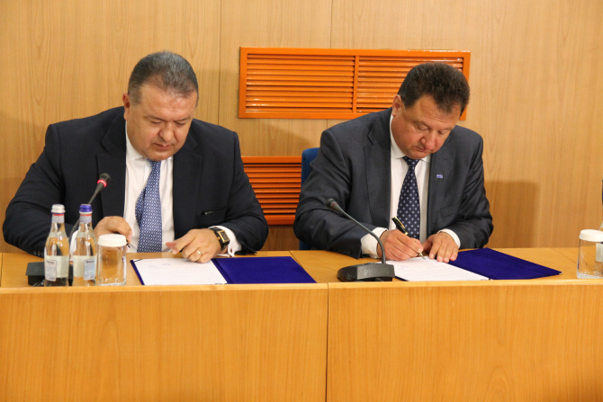 Mihai Daraban și Ion Gabriel Bratu, la semnarea protocolului