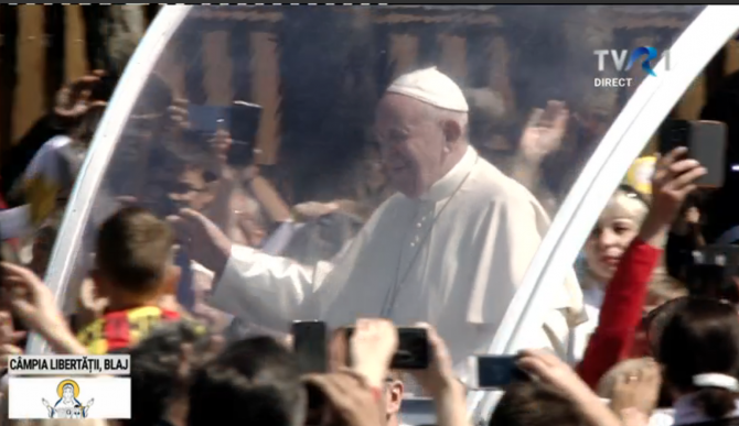 Papa Francisc a ajuns la Blaj. Captură TVR