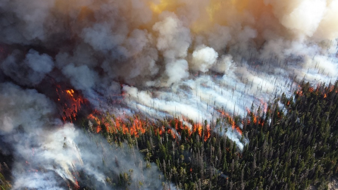 Dezastru ecologic ”colosal”. Incendii în Groenlanda, Siberia și Alaska. Imagini "fără precedent" din satelit