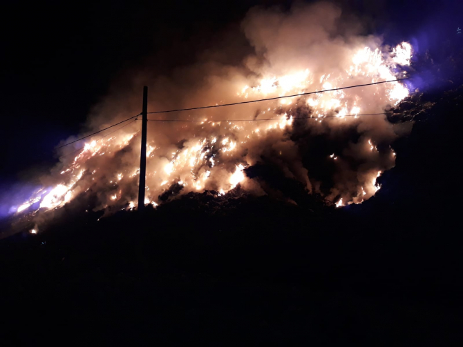 Incendiu la groapa de gunoi din Sighișoara. FOTO: ISU Mureș