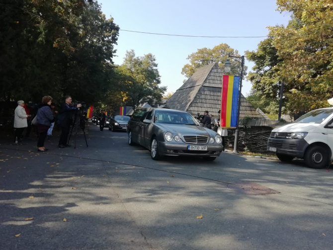 Cortegiul funerar a ajuns la Palatul Elisabeta  Foto:Crișan Andreescu