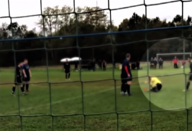 Arbitru lovit de un jucător în Germania. foto: captură video youtube