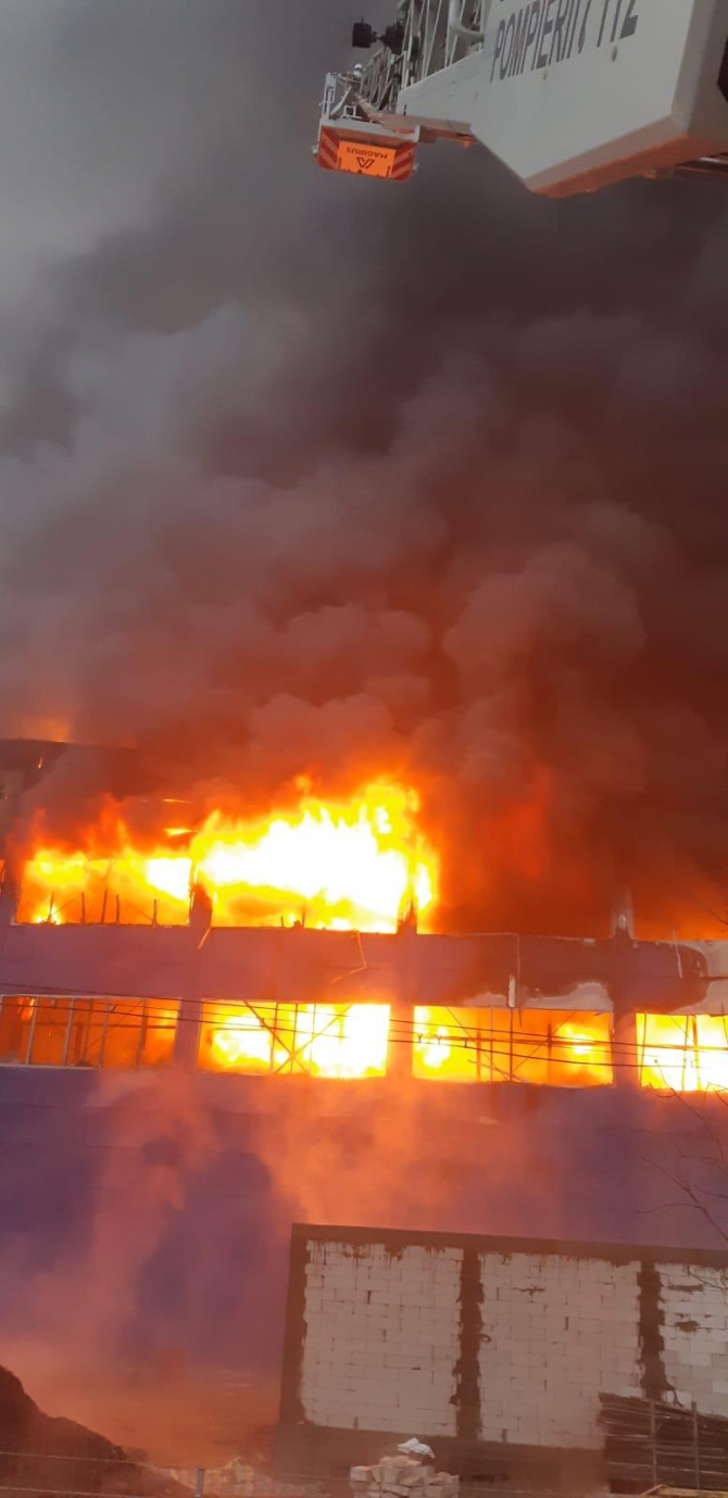Incendiu hală. Foto: ISU Cluj