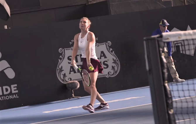 Simona Halep a jucat cu teniși personalizați. Ce scrie pe ei - FOTO
