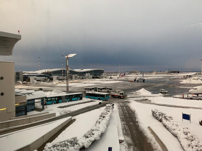 Aeroportul Otopeni iarna. Foto: Aeroporturi București