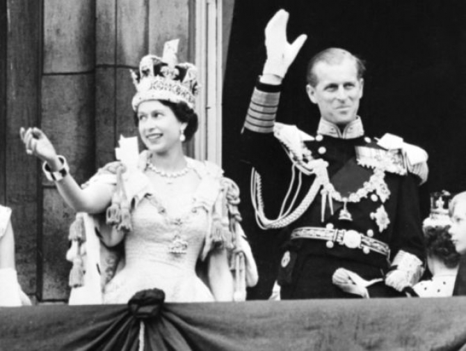 Regina-Elisabeta aII-a șiPrintul-Philip la încoronare