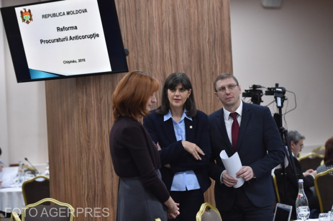 Fostul procurorul șef al DNA, Laura Codruța Kovesi și fostul șef al Procuraturii Anticorupție din Republica Moldova, Viorel Morari, participând la primul Forum moldo-român în domeniul jusției, în 2016