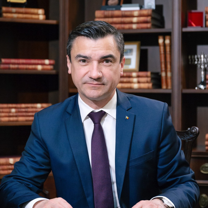 Mihai Chirica vrea ca analfabetismul să nu mai părăsească Iașiul