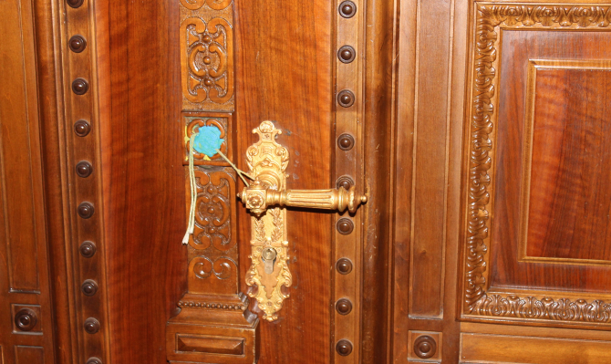Sigiliul de pe ușa  sălii CSAT va fi rupt din nou   Foto: Crișan Andreescu