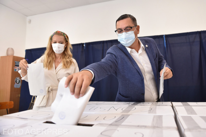 Daciana Sârbu și Victor Ponta votează