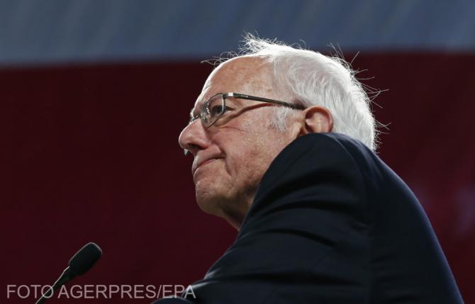 Bernie Sanders, în vizorul internauţilor după ce a purtat mănuşi tricotate la ceremonia de învestitură a lui Biden / Foto Agerpres